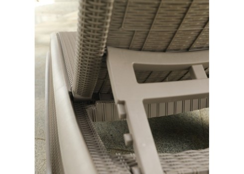 Lamamistool NEWPORT hallikasbeež plastik