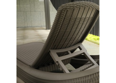 Lamamistool NEWPORT hallikasbeež plastik